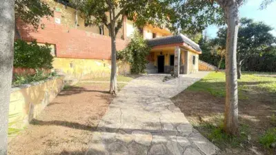 Chalet en Castellbisbal a reformar con piscina y jardin