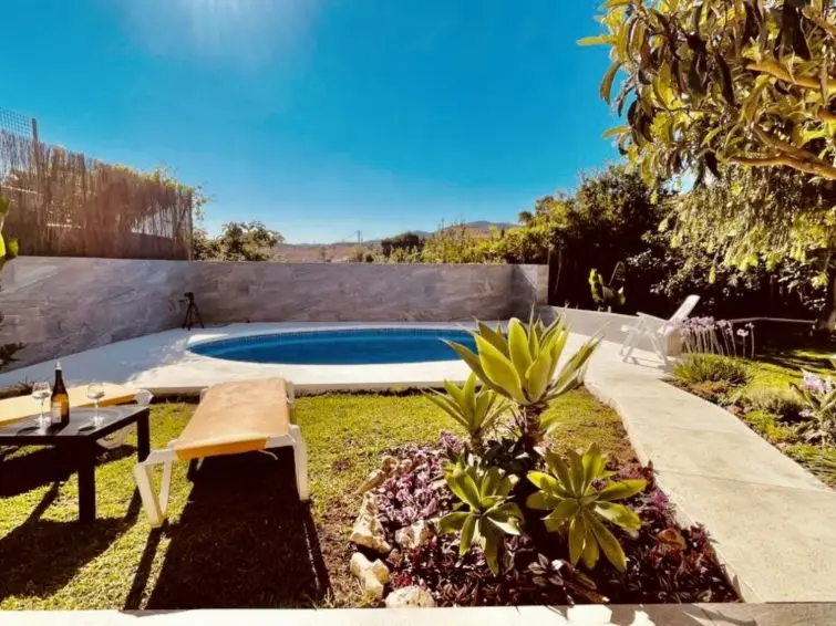 Casa Villa 5 Dormitorios Benajarafe Alquiler