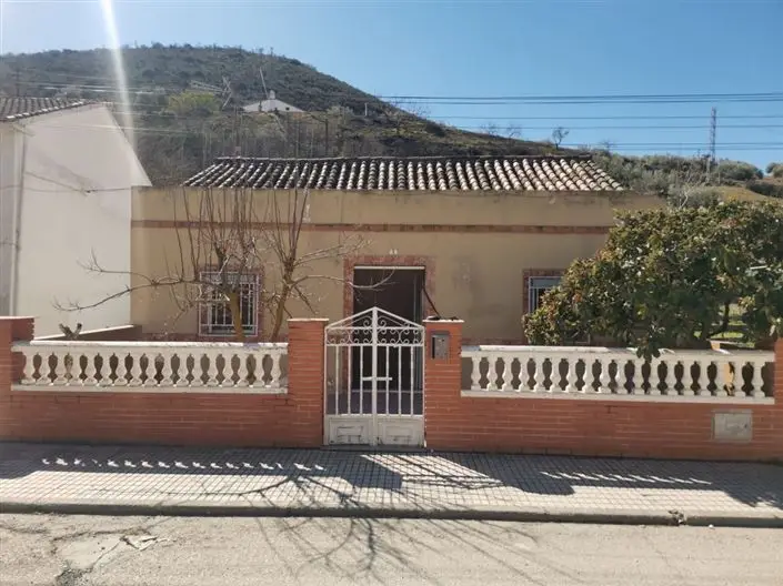 Bungalow 5 Dormitorios Noguerones Jaen Gran Jardin