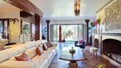 Villa de Lujo en Puerto Banús 600m2 4 Dormitorios Piscina Jardín