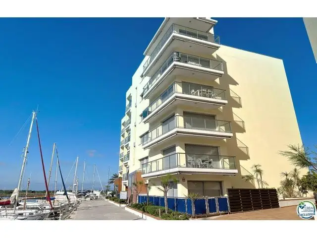 Apartamento en Roses con Vistas al Mar y Piscina