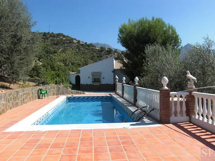 Villa de Lujo en Venta: 3 Dormitorios, Piscina y Vistas Espectaculares