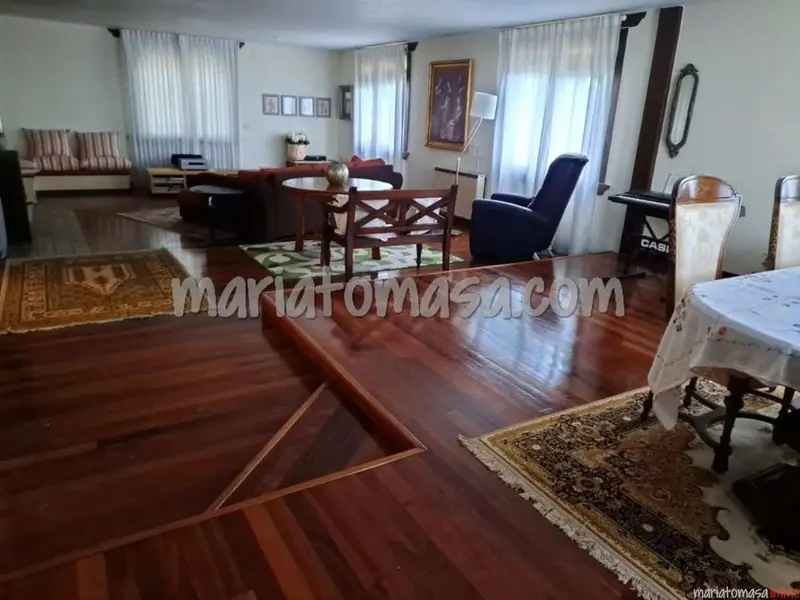 Chalet en Venta Mungia 700m2 Jardin 2800m2