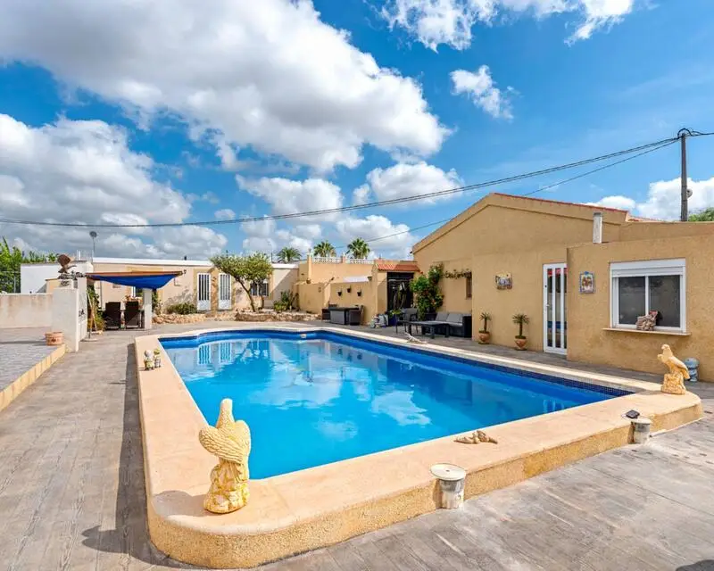 Villa en Los Montesinos 3 Dormitorios Piscina Privada