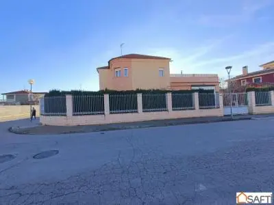 Casa Chalet 4 Habitaciones Garaje Manzanares