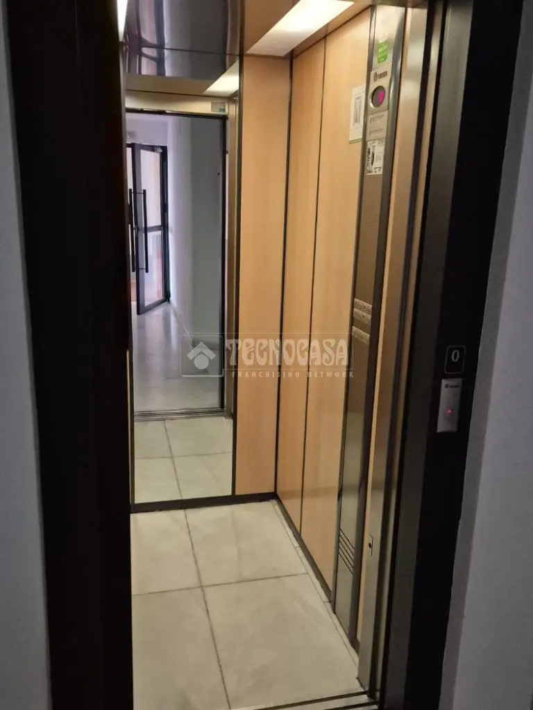 Piso en venta en Utrera con ascensor, 2 dormitorios y piscina