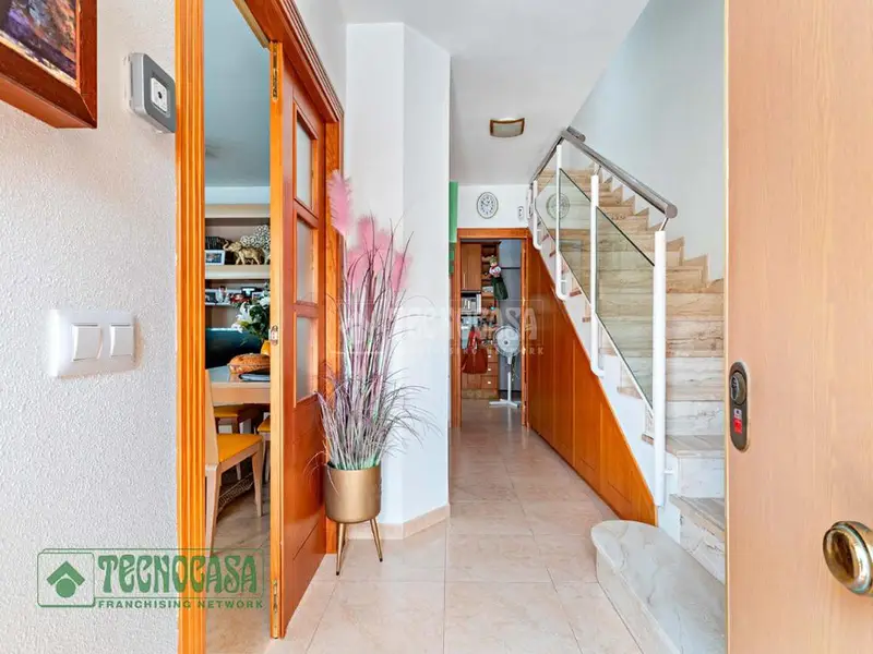 Chalet Adosado en El Ejido 4 Dormitorios 2 Baños Garaje
