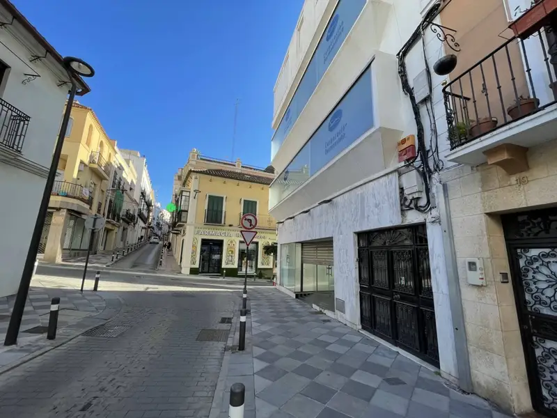 Venta Local Comercial Luminoso Centro Algeciras