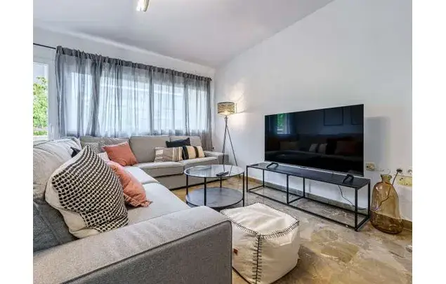 Rent a room of 258 m² in Málaga