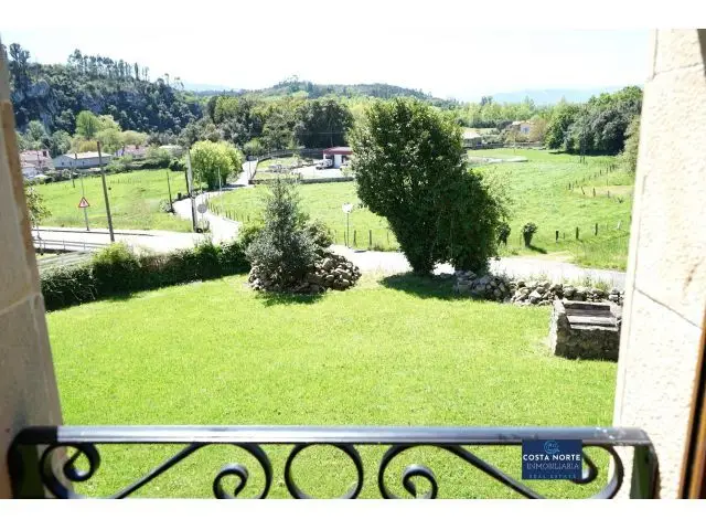 Casa de Piedra con Jardín en Reocín Cantabria
