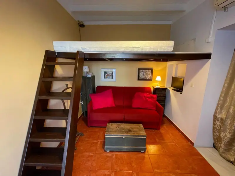 Estudio con Terraza en Casco Antiguo Cerca de la Playa