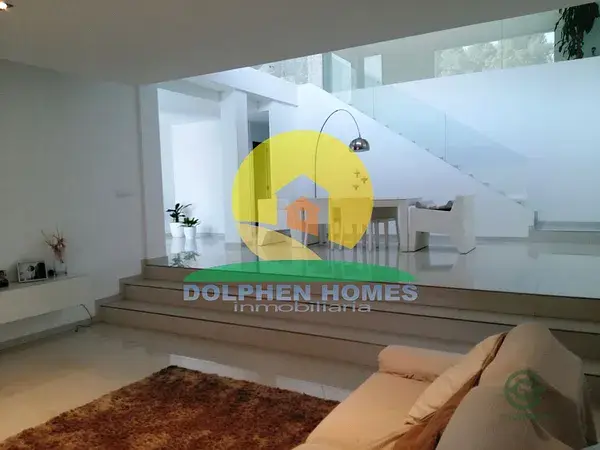 Casa de Diseño Moderno en Agullent con Garaje y Vistas Impresionantes