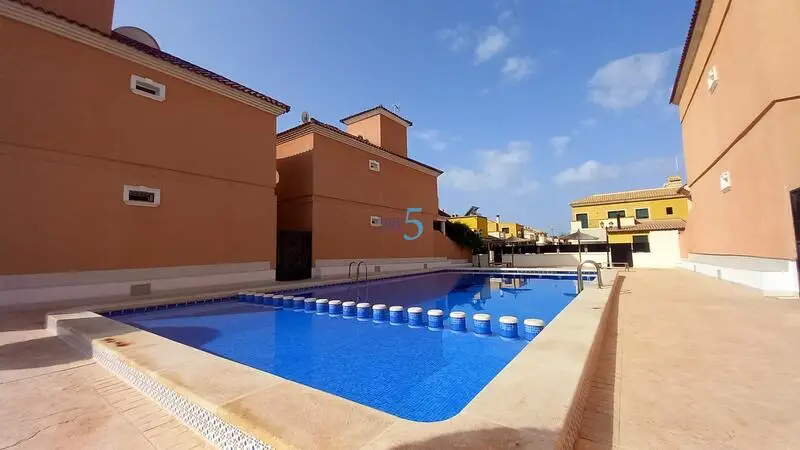 Villa 5 Dormitorios Almoradi