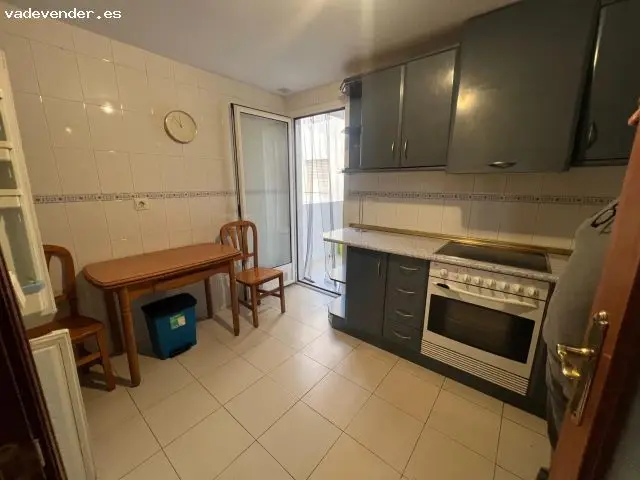 Piso Estudiantes Almeria Carrefour 3 habitaciones Garaje