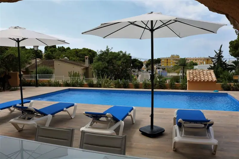 Chalet en Moraira con Piscina Privada para Familias 4 Dormitorios