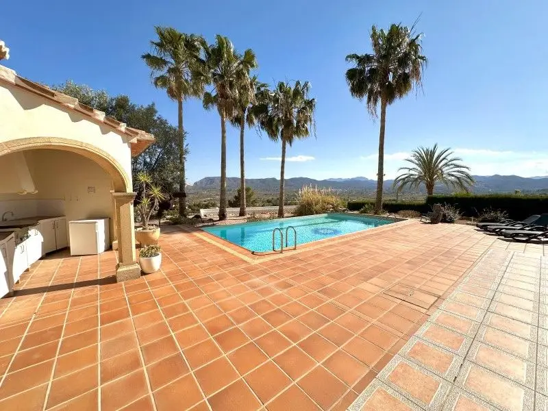Villa de Lujo en Jávea con Vistas al Montgó