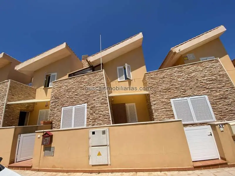 Chalet Adosado en Cabo de Palos con Piscina