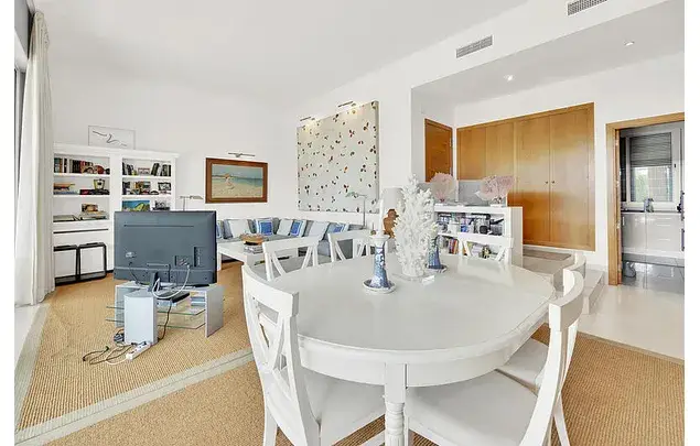Rent 5 bedroom apartment of 175 m² in Calvià