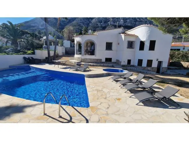 Chalet en Denia con Piscina y Jacuzzi Vistas al Mar