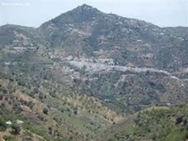 Terreno en Venta en Arenas con Vistas al Mar y Montaña