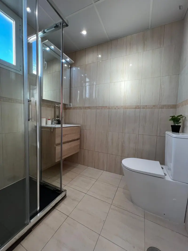 Estudio Moderno Amueblado en Madrid