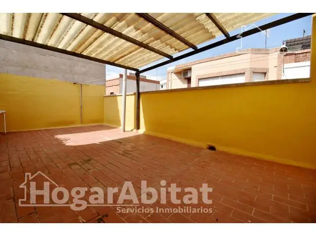 Casa Semireformada con Terraza en Vila Real