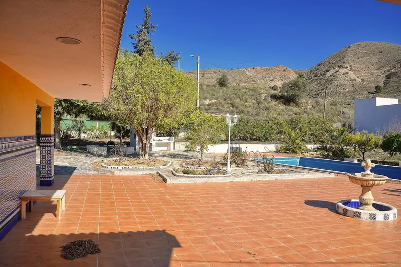 Chalet en Venta Lubrin Almeria con Piscina y Vistas