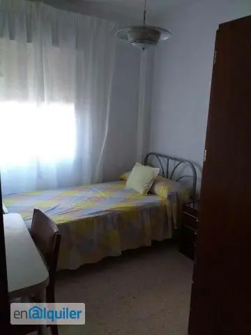 Piso Estudiantes Sevilla 3 habitaciones 80m2