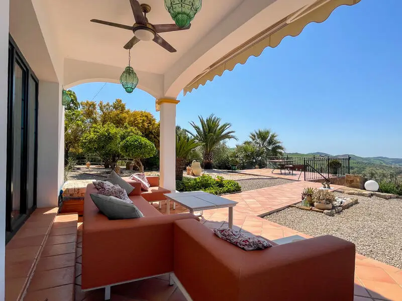 Villa Lujosa en Venta 4 Dormitorios Piscina Jacuzzi