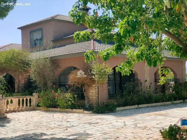 Chalet en Aspe con Piscina y Casa de Invitados
