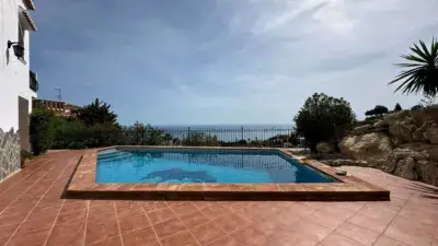 Chalet con Piscina y Vistas al Mar en Monte de los Almendros