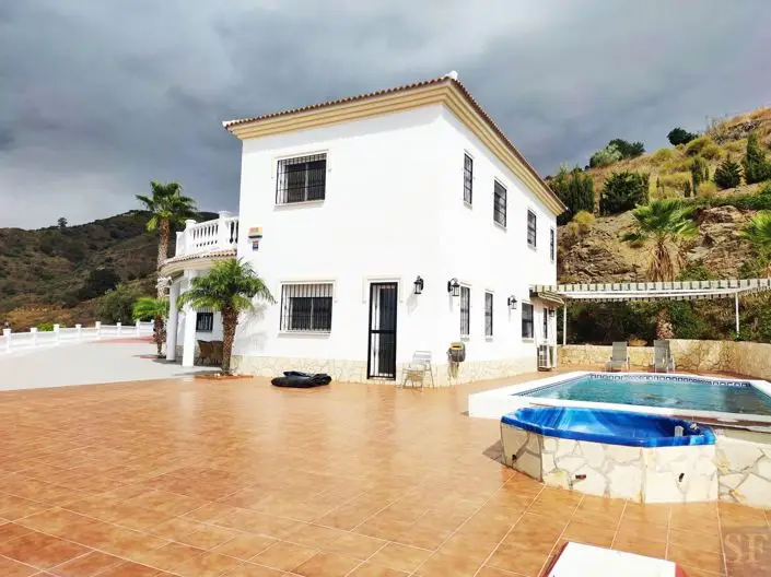Villa de Lujo 4 Dormitorios Vistas al Mar Piscina Algarrobo