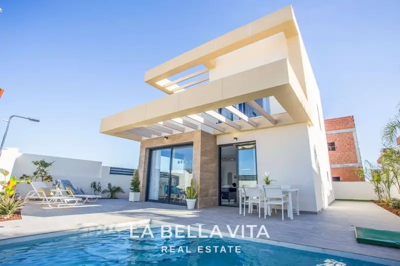 Villa en Venta Los Montesinos Piscina Privada 3 Dormitorios