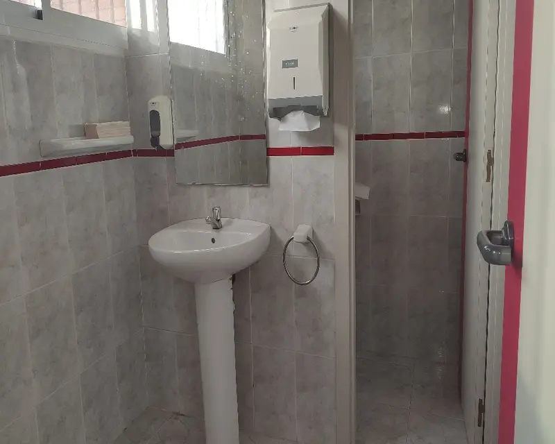 Local de 205.95m2 en Tarragona con 2 baños