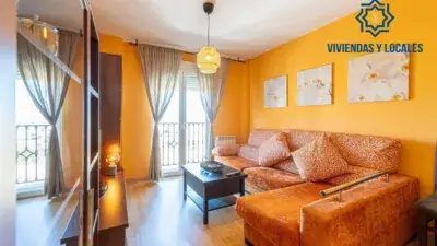 Piso en Venta en La Zubia: Luminoso y con Garaje