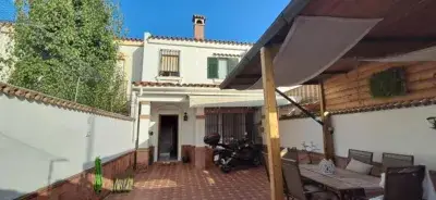 Adosado Reformado en Guadalcacín 3 Dormitorios 2 Patios