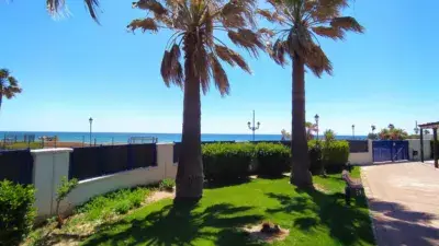 Atico en venta en primera linea de playa Residencial La Noria IV