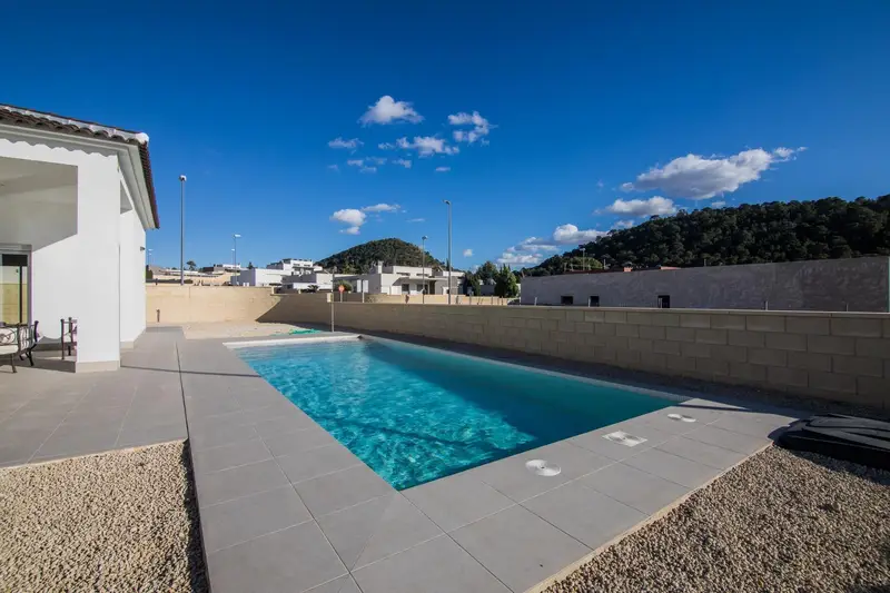 Villa en Pinoso 3 Dormitorios Piscina Privada Nueva