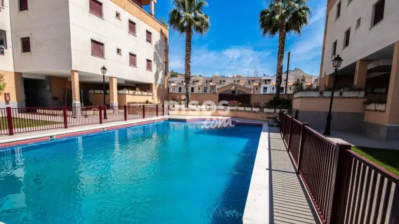 Dúplex en Venta en Urbanización con Piscina y Vistas a Sierra Nevada