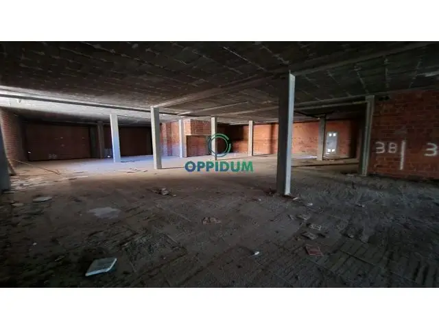 Amplio Local Comercial en Bertamiráns 490m2