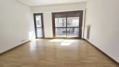 Alquiler Piso Gros Centro 2 Dormitorios 3 Balcones