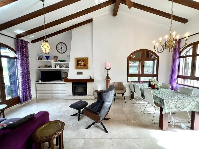 Villa de Lujo en Villamartin con 4 Dormitorios y Piscina