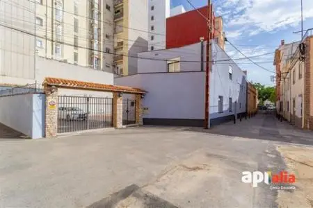 Casa en el Centro de Reus con 280m2 y Terraza