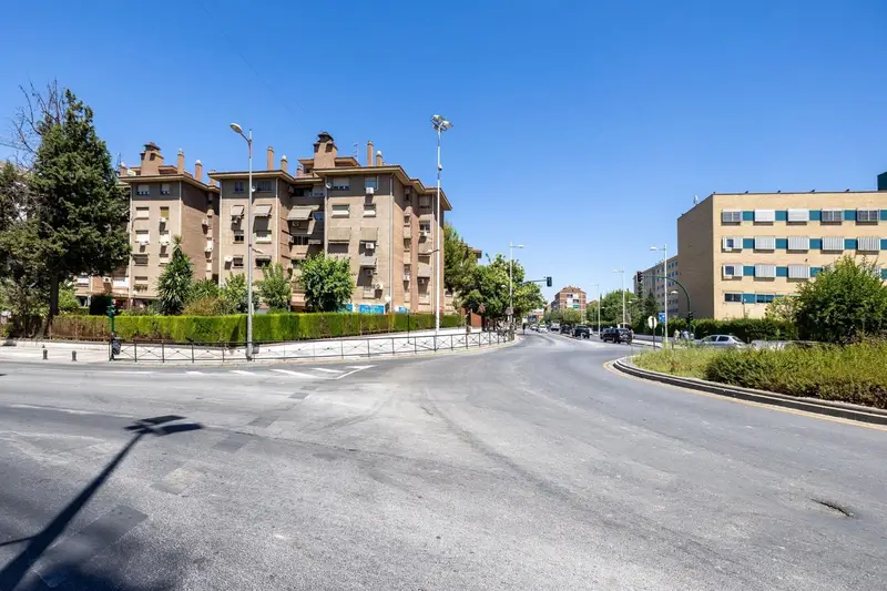 Piso Reformado en Granada Ciudad Zona Mondragones