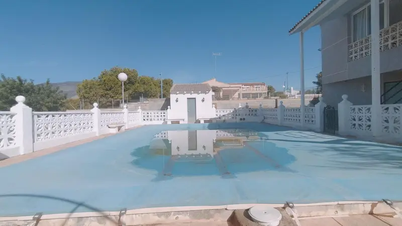 Villa en Venta Crevillent 6 Dormitorios 2 Salones Piscina Jardin