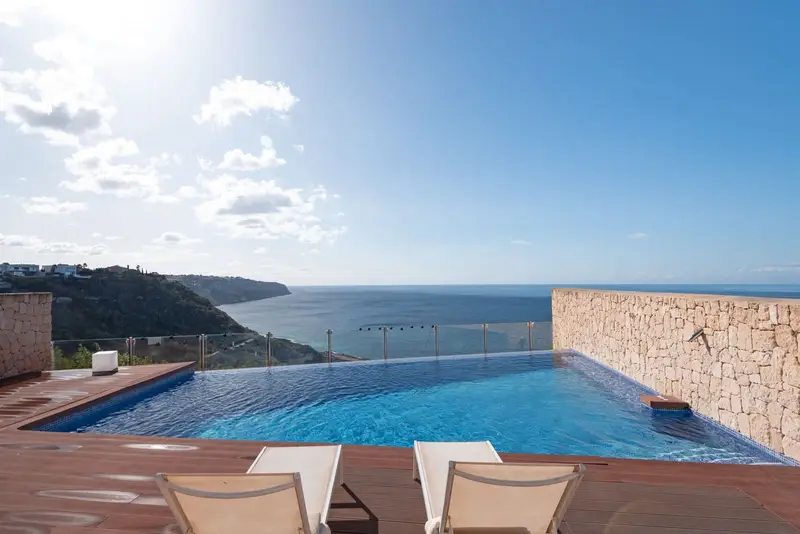 Villa en Mallorca con Vistas al Mar y Piscina Infinity