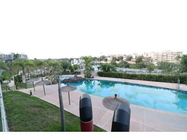 Apartamento con Terraza y Vistas al Mar en Mil Palmeras