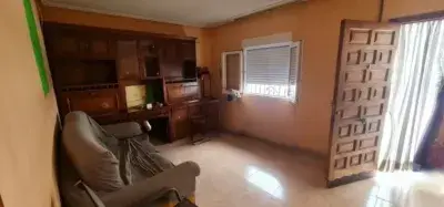 Chalet en venta en Utebo