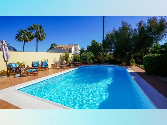 Casa Villa 3 Dormitorios Estepona Piscina Privada Jardines
