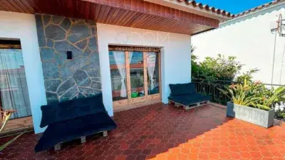 Chalet en venta reformado con jardin y domotica